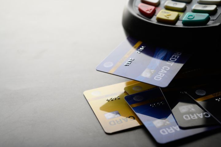 Suntažos norēķinās ar svešu bankas karti