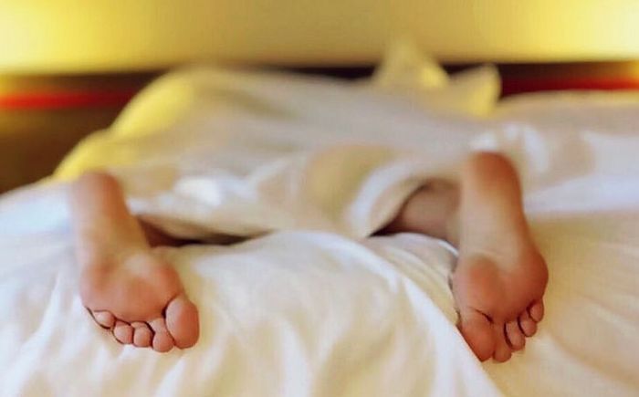 Pētījums: trešā daļa Latvijas iedzīvotāju diennaktī guļ mazāk stundu nekā ieteicams