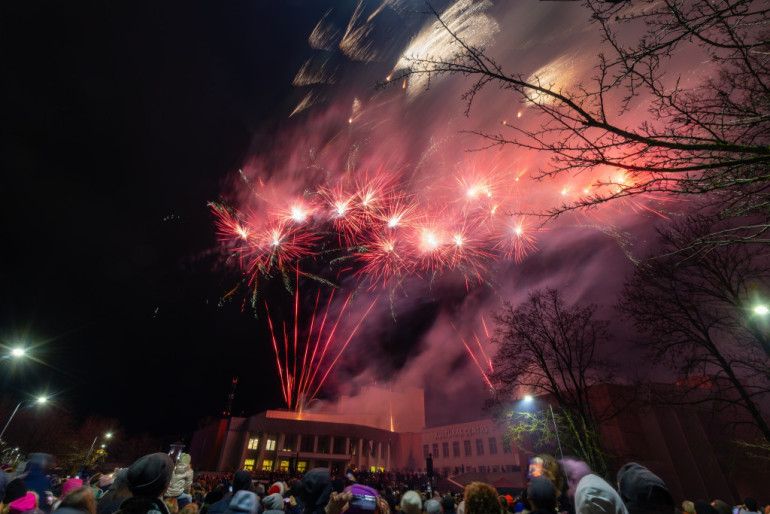 FOTO: Atskats uz krāšņo 18. novembra salūtu Ogrē