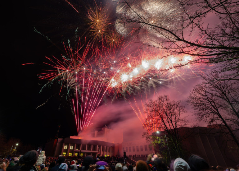 FOTO: Atskats uz krāšņo 18. novembra salūtu Ogrē