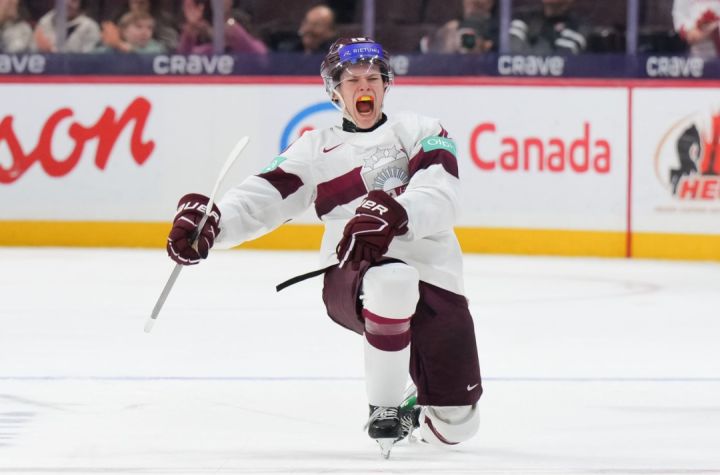 Ogrēnieši Osmanis un Briedis kaldina Latvijas U20 hokeja izlases uzvaru