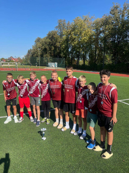 Aizvadītas Ogres novada skolēnu sporta spēles futbolā