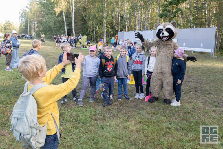 FOTO: “Meža zinībās Zilajos kalnos” – seši simti dalībnieku no Ogres novada skolām