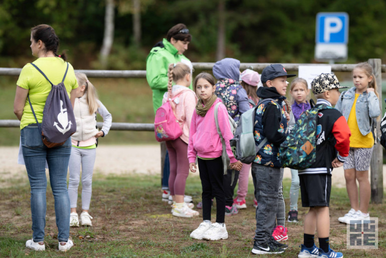FOTO: “Meža zinībās Zilajos kalnos” – seši simti dalībnieku no Ogres novada skolām