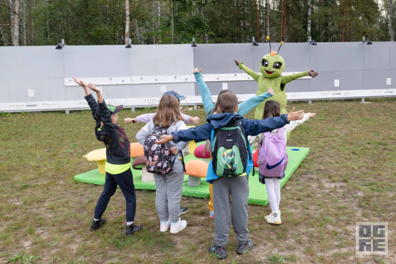 FOTO: “Meža zinībās Zilajos kalnos” – seši simti dalībnieku no Ogres novada skolām