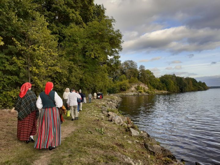 FOTO: Aizvadīta Baltu vienības diena Lielvārdē