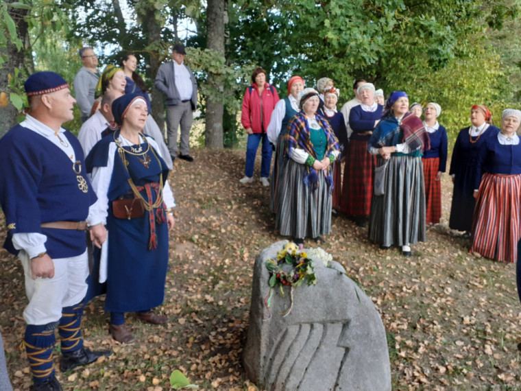 FOTO: Aizvadīta Baltu vienības diena Lielvārdē