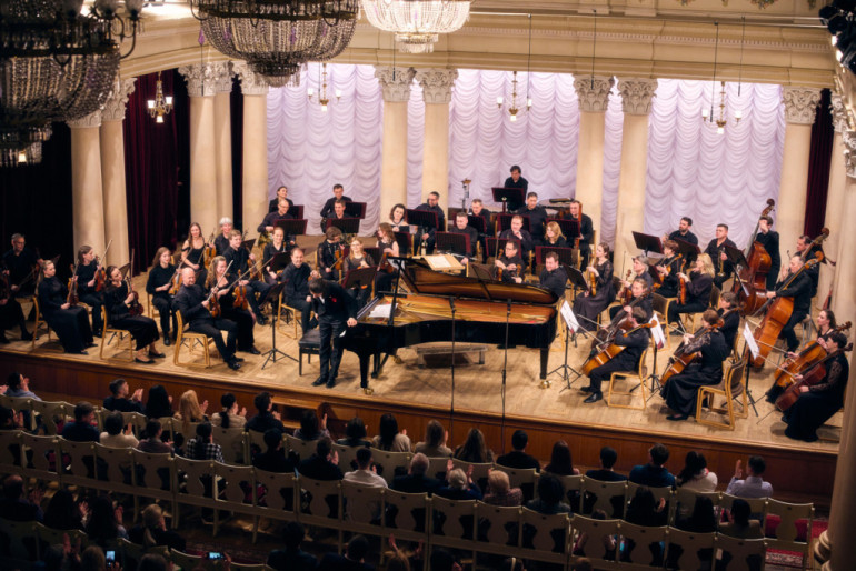 FOTO: Pianists Osokins atgriezies no koncertiem Ukrainā