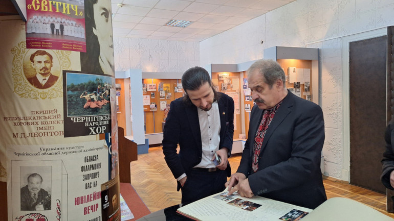 FOTO: Pianists Osokins atgriezies no koncertiem Ukrainā