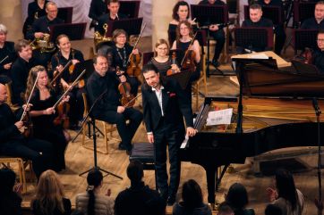 Attēls rakstam: FOTO: Pianists Osokins atgriezies no koncertiem Ukrainā