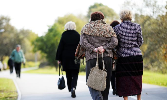  Kas jāzina par izmaiņām likumos un noteikumos 2025. gadā pensionāriem, skolēniem, autotransportu vadītājiem un citiem