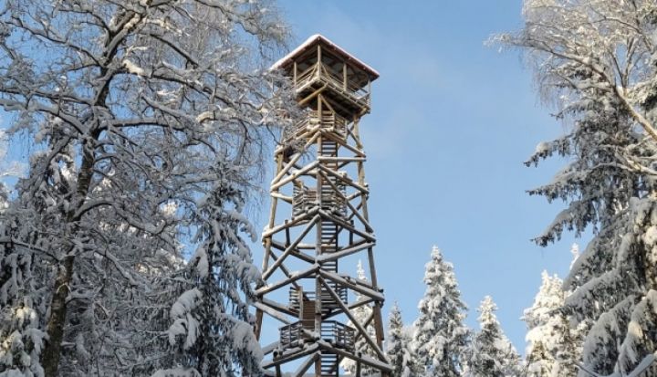 Ogres Zilo kalnu skatu tornī pirms Ziemassvētkiem kāds vīrietis izdarījis pašnāvību