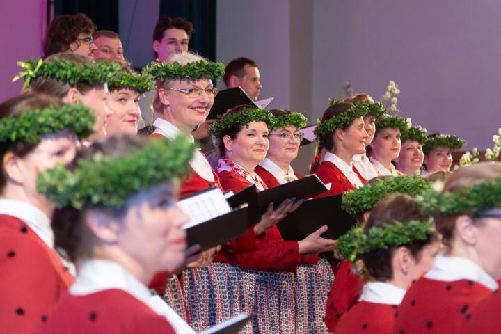 FOTO: Izskanējis Jauktā kora Grīva jubilejas koncerts "Dieva dēli, Saules meitas" 