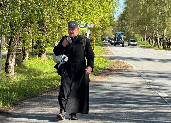Vatikāns klusē, pasaule klausās: Ogres priesteris par pārmaiņu vēsmām arī Latvijas katoļu draudzēs