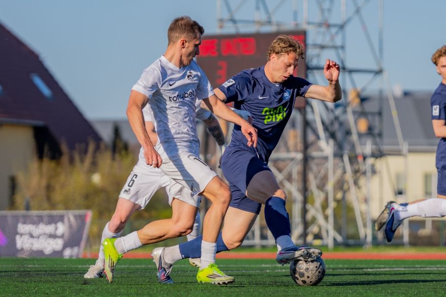 Latvijas futbola virslīgas 15. kārtas mačā "Ogre United" spēlēs ar "Grobiņu"