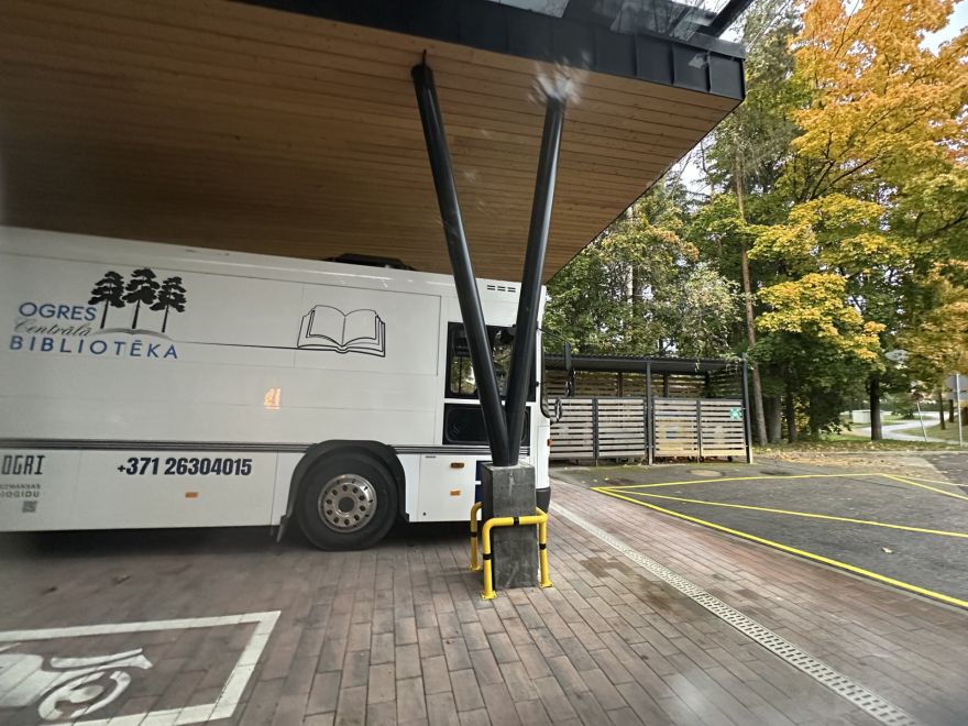 Otrdien bibliobuss satiks lasītājus 9 pieturvietās