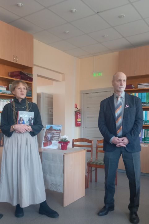 «Senlatvija» nonāk lasītāju rokās