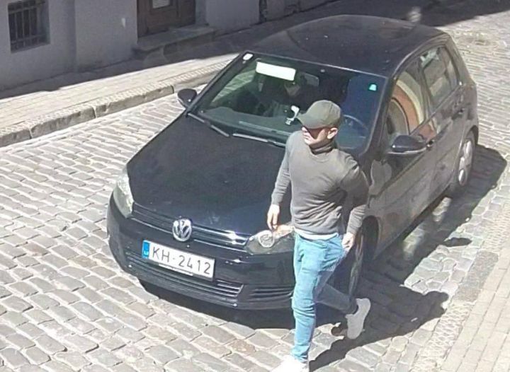 Policija meklē personas aizdomās par bruņotu laupīšanu Vecrīgā; daudzviet Latvijā var būt ietekmēta satiksmes kustība