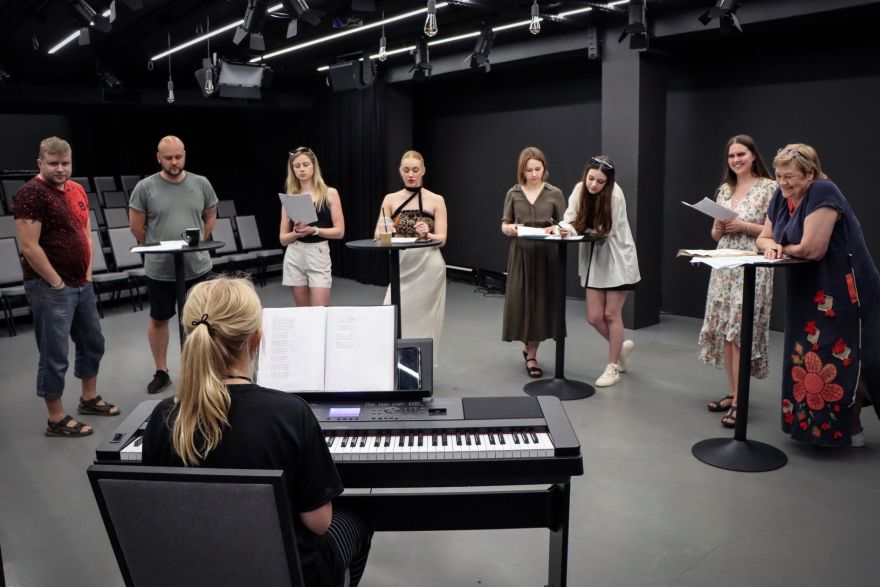 Ogres teātrī top muzikāls uzvedums “Teātra karuselis”