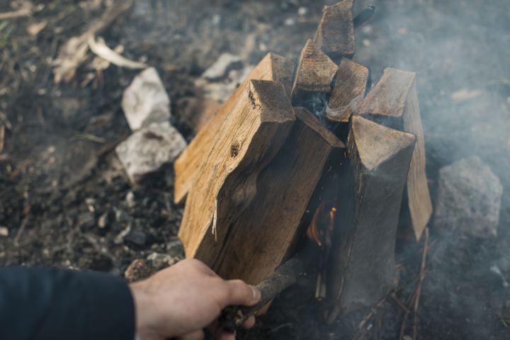 Ogrē ziņo par mēbeļu dedzināšanu