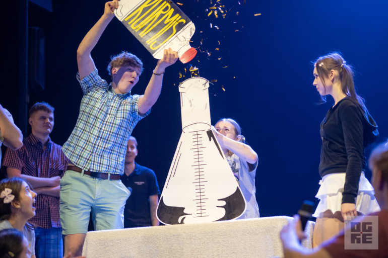 FOTO: Sapņi, atmiņas un piederība – Ogres Valsts ģimnāzijas Žetonvakars “Ģimnāzists 360 grādos”