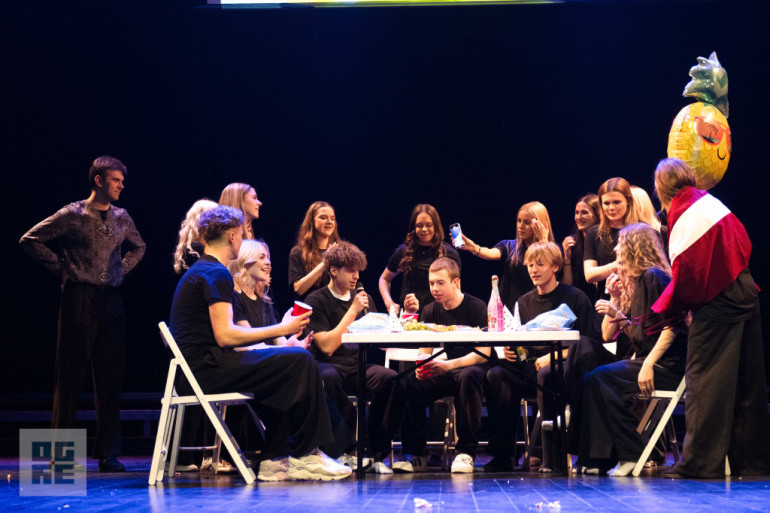 FOTO: Sapņi, atmiņas un piederība – Ogres Valsts ģimnāzijas Žetonvakars “Ģimnāzists 360 grādos”