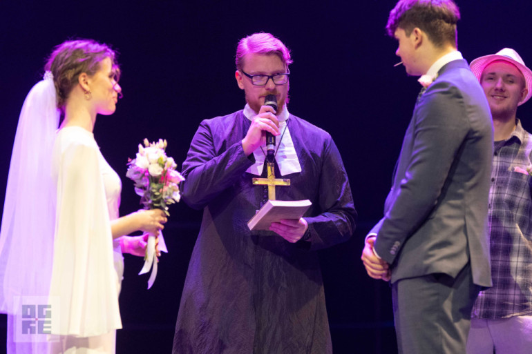 FOTO: Sapņi, atmiņas un piederība – Ogres Valsts ģimnāzijas Žetonvakars “Ģimnāzists 360 grādos”