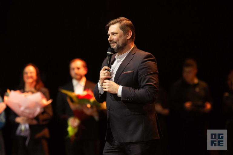 FOTO: Sapņi, atmiņas un piederība – Ogres Valsts ģimnāzijas Žetonvakars “Ģimnāzists 360 grādos”