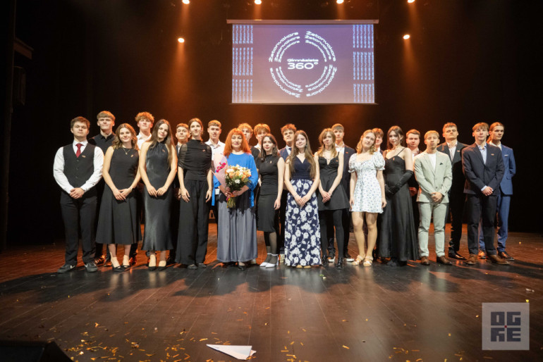 FOTO: Sapņi, atmiņas un piederība – Ogres Valsts ģimnāzijas Žetonvakars “Ģimnāzists 360 grādos”