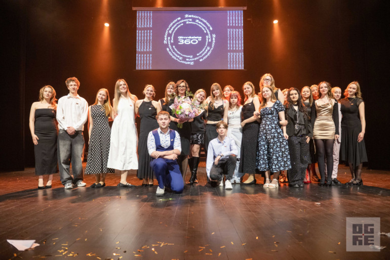 FOTO: Sapņi, atmiņas un piederība – Ogres Valsts ģimnāzijas Žetonvakars “Ģimnāzists 360 grādos”