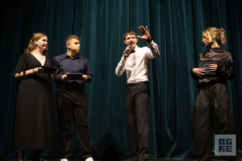 FOTO: Sapņi, atmiņas un piederība – Ogres Valsts ģimnāzijas Žetonvakars “Ģimnāzists 360 grādos”