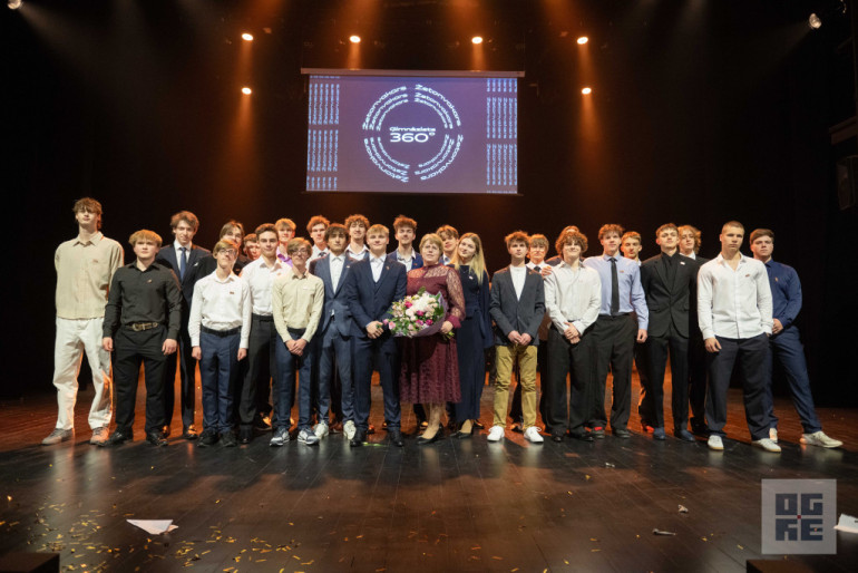 FOTO: Sapņi, atmiņas un piederība – Ogres Valsts ģimnāzijas Žetonvakars “Ģimnāzists 360 grādos”