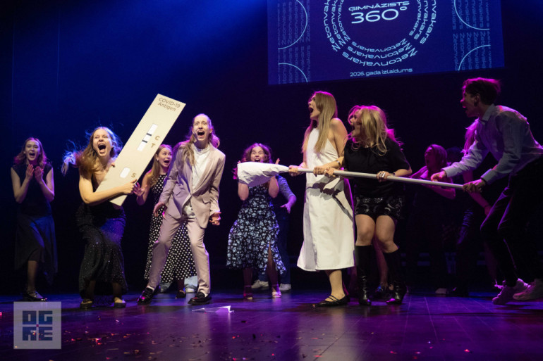 FOTO: Sapņi, atmiņas un piederība – Ogres Valsts ģimnāzijas Žetonvakars “Ģimnāzists 360 grādos”