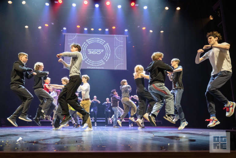 FOTO: Sapņi, atmiņas un piederība – Ogres Valsts ģimnāzijas Žetonvakars “Ģimnāzists 360 grādos”