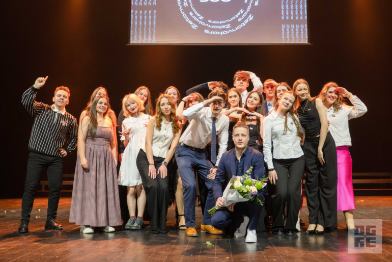 FOTO: Sapņi, atmiņas un piederība – Ogres Valsts ģimnāzijas Žetonvakars “Ģimnāzists 360 grādos”