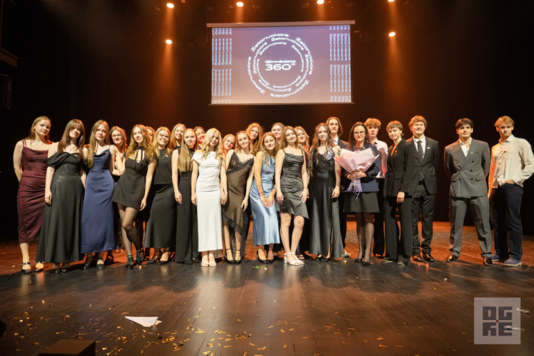 FOTO: Sapņi, atmiņas un piederība – Ogres Valsts ģimnāzijas Žetonvakars “Ģimnāzists 360 grādos”