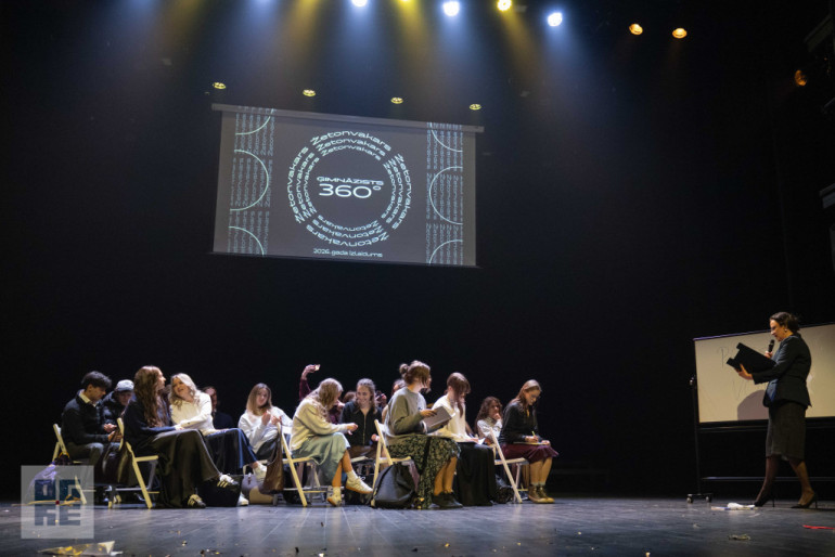 FOTO: Sapņi, atmiņas un piederība – Ogres Valsts ģimnāzijas Žetonvakars “Ģimnāzists 360 grādos”