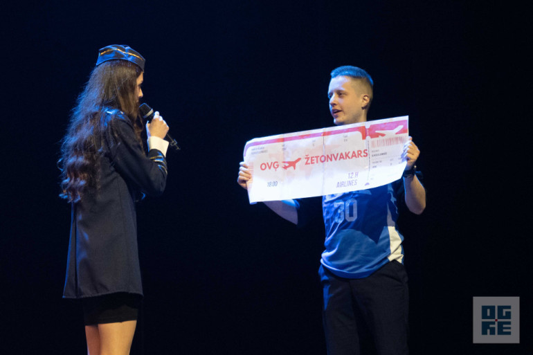 FOTO: Sapņi, atmiņas un piederība – Ogres Valsts ģimnāzijas Žetonvakars “Ģimnāzists 360 grādos”