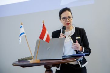 Attēls rakstam: “Esam pieaugoša apdraudējuma priekšā” – ekskluzīvs vēstnieces komentārs no Izraēlas patvertnes uzlidojumu laikā