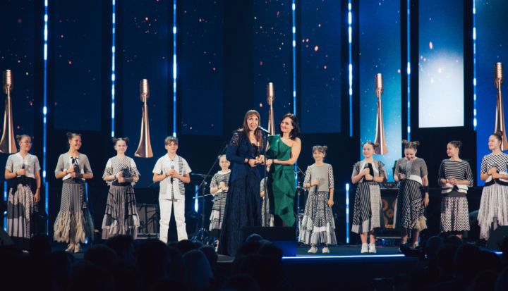 Tīnūžu vokālais ansamblis “TĪ Mažors” saņem Zelta Mikrofonu par labāko bērnu mūzikas albumu
