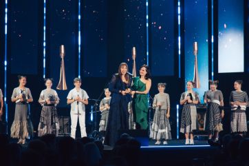 Attēls rakstam: Tīnūžu vokālais ansamblis “TĪ Mažors” saņem Zelta Mikrofonu par labāko bērnu mūzikas albumu