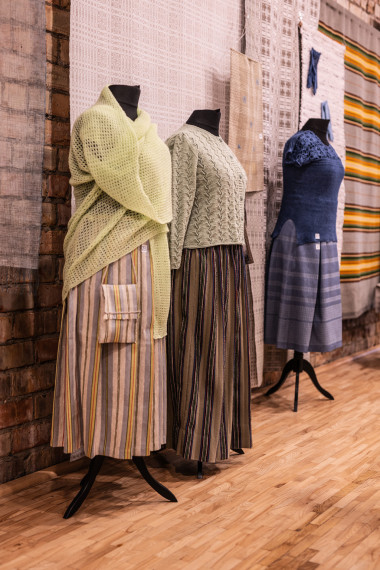 FOTO: Atklāta Tautas lietišķās mākslas studijas &quot;Saiva&quot; jubilejas izstāde