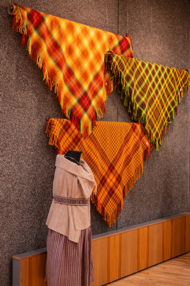 FOTO: Atklāta Tautas lietišķās mākslas studijas &quot;Saiva&quot; jubilejas izstāde