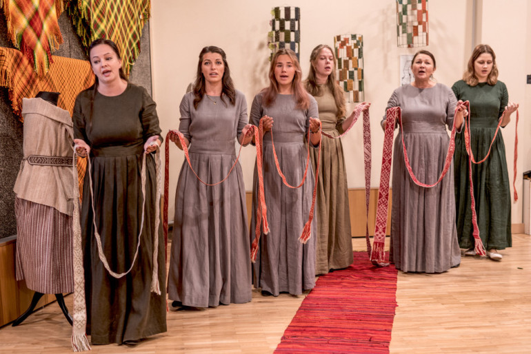 FOTO: Atklāta Tautas lietišķās mākslas studijas &quot;Saiva&quot; jubilejas izstāde