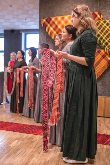 FOTO: Atklāta Tautas lietišķās mākslas studijas &quot;Saiva&quot; jubilejas izstāde
