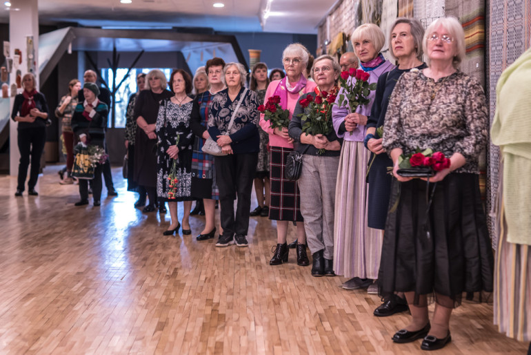 FOTO: Atklāta Tautas lietišķās mākslas studijas &quot;Saiva&quot; jubilejas izstāde