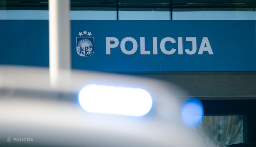 Ogrē sastrīdas ar sievu un guļ kāpņu telpā 