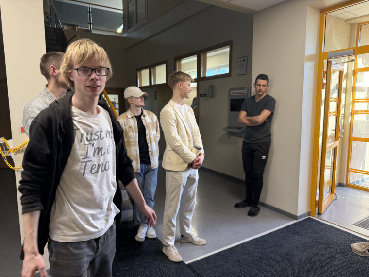 FOTO: No mēģinājuma līdz ovācijām. Ikšķiles Saules koris aizkulisēs