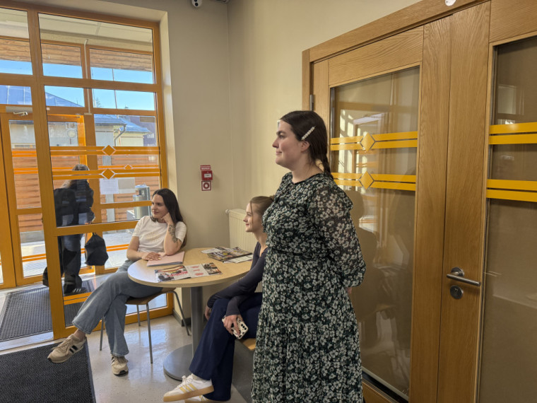 FOTO: No mēģinājuma līdz ovācijām. Ikšķiles Saules koris aizkulisēs