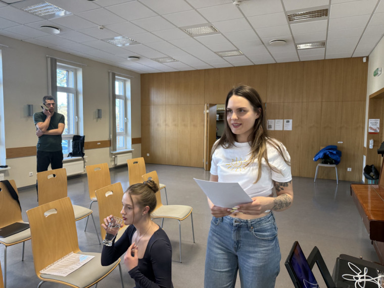 FOTO: No mēģinājuma līdz ovācijām. Ikšķiles Saules koris aizkulisēs